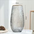 Transparent modern vattenfall glasvas för hem